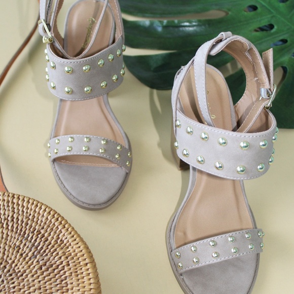 🚨LAST PAIR!//The kehlani// taupe studded Sandal - Picture 6 of 7